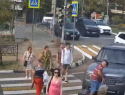 Водитель перепутал педали: в Сочи внедорожник влетел в пешеходов 