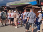 В горах Сочи образовалась огромная очередь из туристов