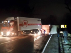На трассе А-147 в Сочи произошла авария с участием многотонного грузовика