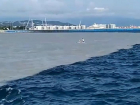 Туристы в Сочи сняли на видео необычное явление — море разделилось на два 