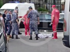 Мужчина умер около многоэтажного дома в Сочи