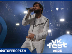 «Три дня дождя», JONY и мировой хит «Сигма бой»: тысячи россиян посетили VK Fest в Сириусе