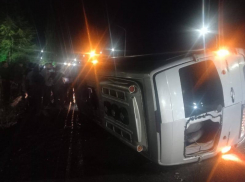 22 человека попали в аварию на экскурсионном автобусе в Абхазии