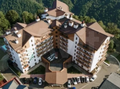 За 3,4 миллиарда рублей продают отель на курорте «Роза Хутор» в Сочи