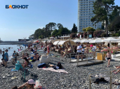 На муниципальном пляже Сочи цены выше, чем на частных по соседству