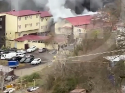  Девушка выпрыгнула из окна горящей пятиэтажки в Сочи