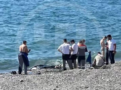 Мужчина утонул на пляже в Сириусе средь бела дня