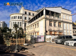 В центре Сочи начали демонтаж исторического здания гостиницы «Приморская»