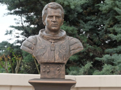 В аэропорту Сочи установили бюст дважды герою СССР Севастьянову