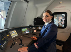 Первая в России женщина-машинист будет водить «Ласточку» в Сочи