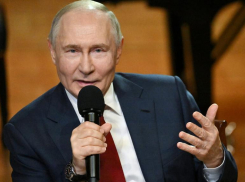  Президент Владимир Путин переговорил с Трампом и встретился со студентами в рамках поездки в Сочи