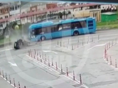 Момент смертельной аварии с автобусом в Сочи попал на видео