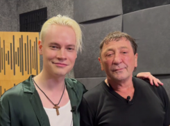 Пошел по стопам Лепса: Шаман исполнил «Рюмку водки», отдыхая в караоке Самары