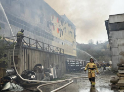 «Жилые дома отсутствуют, но люди проживали»: мэр Сочи о пожаре по улице Транспортной