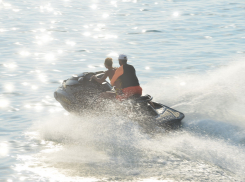 Туристов вынудили заплатить 50 тысяч за перевернутый гидроцикл в Абхазии