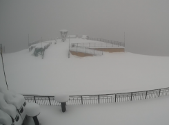 Зима близко: ливневый снег накрыл горы в Сочи