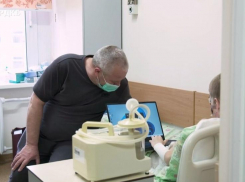 Отец мальчика, лицо которого съели собаки, не планирует выходить на работу и хочет получить машину от мэрии Сочи