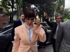Тина Канделаки призвала ездить в Сочи, а не в Сен-Тропе