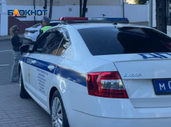 В Сочи мопедист сбил ребенка на пешеходном переходе и сбежал