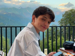  Певец Акмаль застрял на канатной дороге в горах Сочи