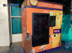 Вендинговый аппарат с горячей пиццей установили в центре Сочи