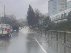 Ливень подтопил федеральную трассу Джубга — Сочи