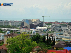 Мэр Сочи Андрей Прошунин потребовал пускать людей в укрытия отелей и ТЦ при угрозе атаки БПЛА