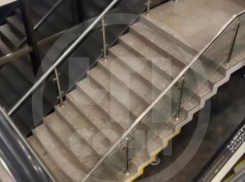 Крыша в аэропорту Сочи не выдержала сильных дождей и протекла