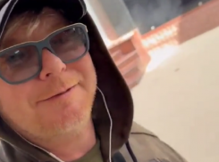 Андрей Григорьев-Апполонов прогулялся по месту юности в Сочи и показал мозаику Церетели