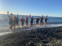 «Адлерские моржи» устроили январский заплыв в Сочи 