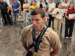 В аэропорту Сочи встретили чемпиона мира по дзюдо Тимура Арбузова