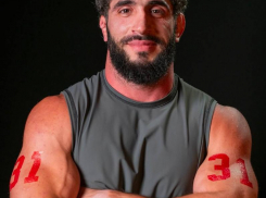 Тысячи подписчиков, рекламные предложения и участие в шоу «ТНТ»: как сложилась судьба сексуального строителя из Сочи