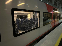 10-летний школьник разбил стекла в двух электричках «Ласточка» в Сочи