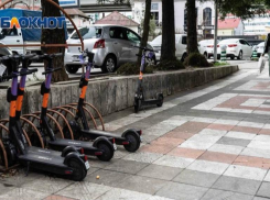 Электросамокатчик погиб под колесами легковушки в Сочи