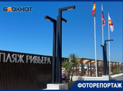 Запах дерева и многолюдно: как выглядит пляж «Ривьера» Сочи через несколько лет после открытия