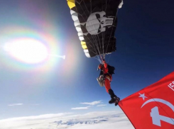 Спортсмен из Сочи совершил рекордный прыжок с парашютом на вершину Эльбруса