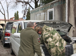 Таможенники Сочи передали 4 конфискованные машины в зону СВО