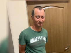 Житель Абхазии украл из припаркованного автомобиля 150 тысяч рублей