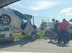 В Сочи произошло ДТП с участием трёх автомобилей 