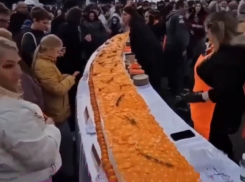 54-метровый торт испекли в Абхазии к мандариновому фестивалю