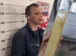 Топор, с которым мужчина набросился на отца с ребенком в Сочи, оказался фольгой на палочке