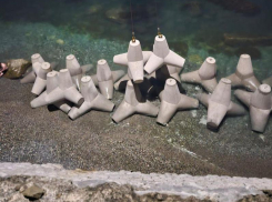 В Абхазии приступили к защите железнодорожных путей от штормовых волн