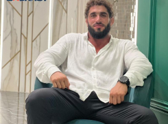 «До сих пор в шоке»: строитель Умалат из Сочи рассказал о нахлынувшей популярности после появления с ним ролика 