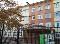 Давка началась в школе Сочи из-за изменения расписания