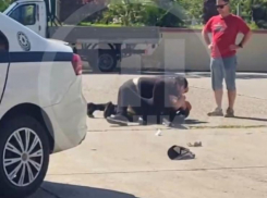 Водители устроили драку из-за парковки в Сириусе