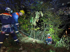Женщины заблудились на горе Сочи, а пара упала в овраг