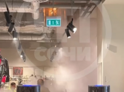 Замыкание электропроводки произошло в ТРЦ Сочи