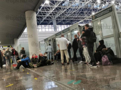 Задержка 19 часов: 400 пассажиров рейса Сочи — Пхукет застряли в аэропорту