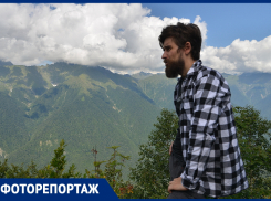 Шикарные кабриолеты и откровенные фотосессии: осенний отдых в горном кластере Сочи