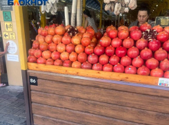 Гранат оказался в 10 раз дороже помидоров на рынке Сочи
